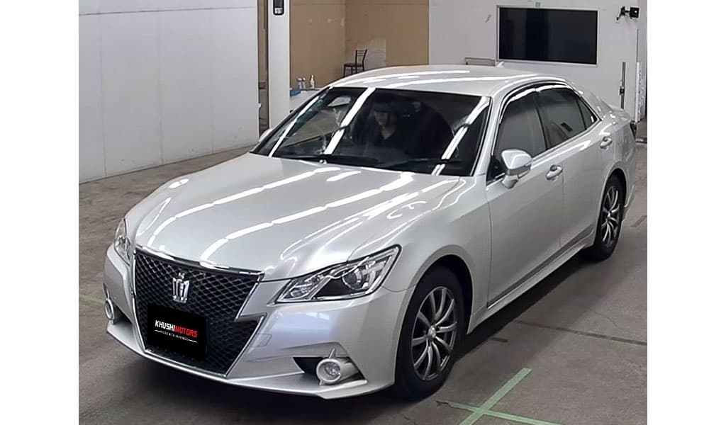 2013 Toyota Crown image-4