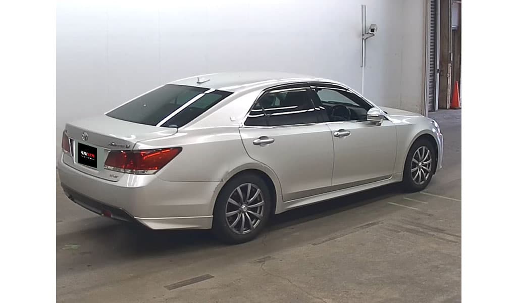 2013 Toyota Crown image-6