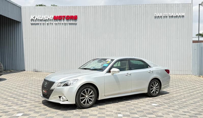 2013 Toyota Crown image-9
