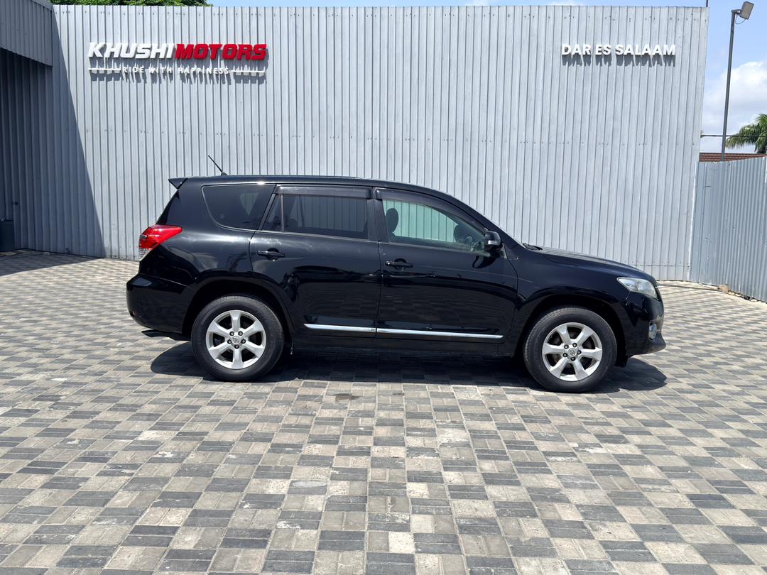 2011 Toyota Vanguard image-13