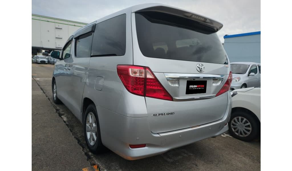 2011 Toyota Alphard image-4
