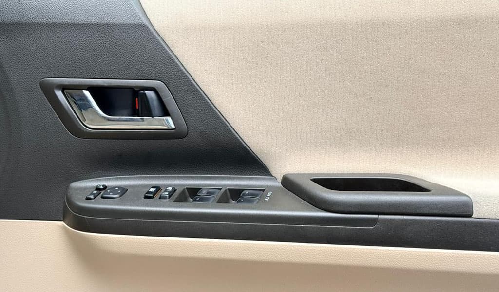 2011 Toyota Alphard image-10