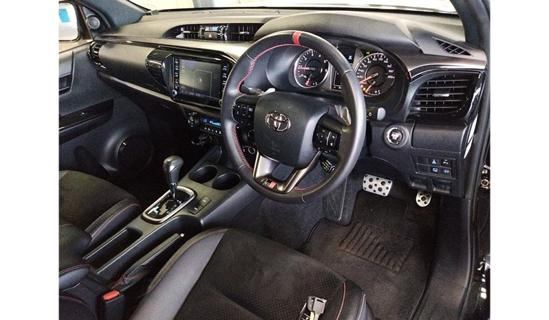 2022 Toyota Hilux image-2