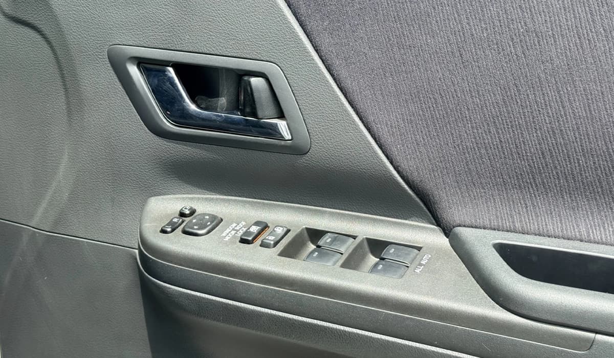 2009 Toyota Alphard image-16