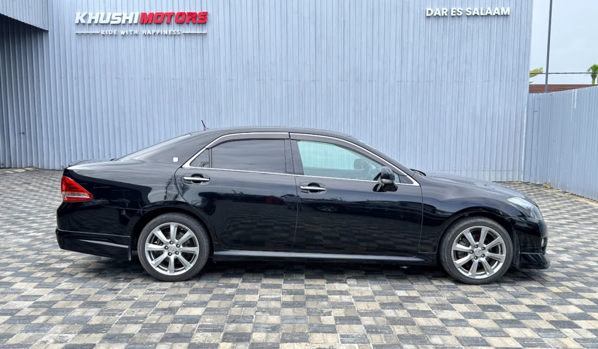 2008 Toyota Crown image-11
