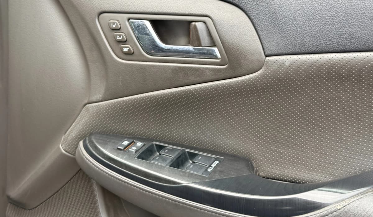 2008 Toyota Crown image-13