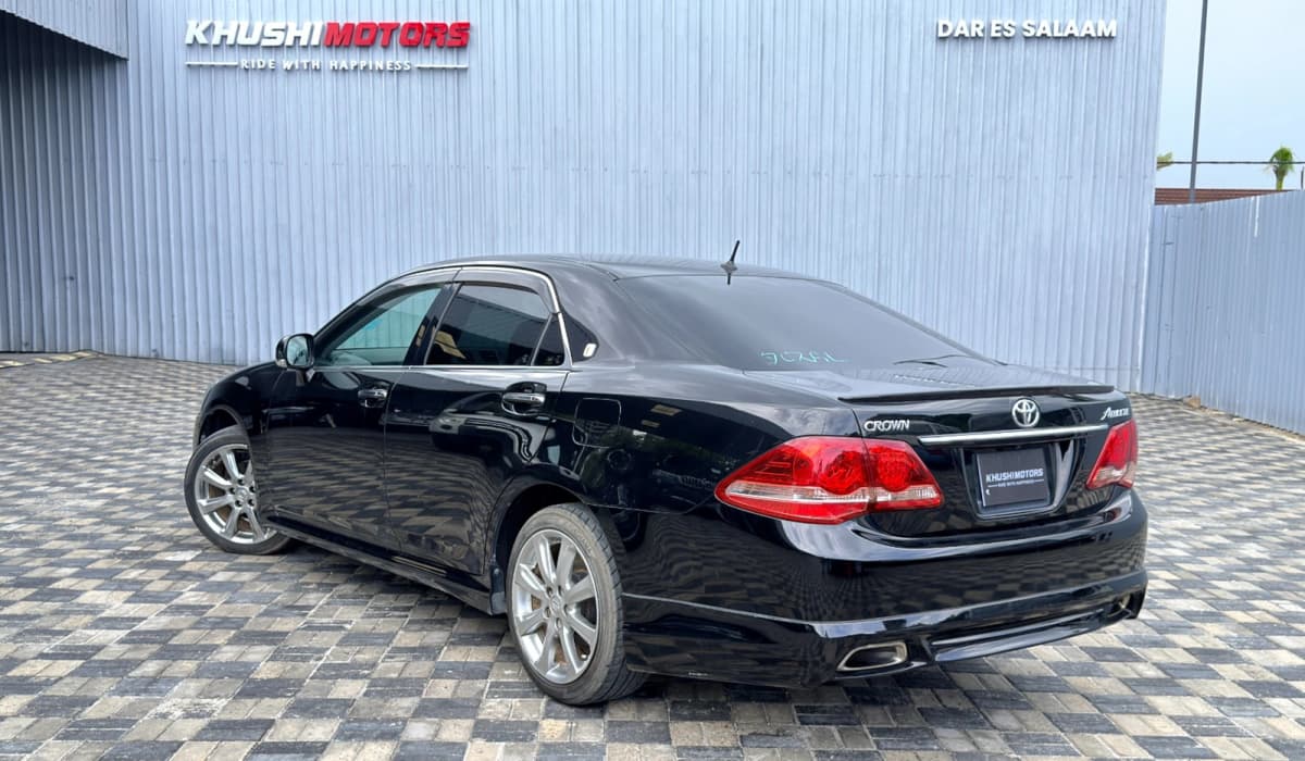 2008 Toyota Crown image-19