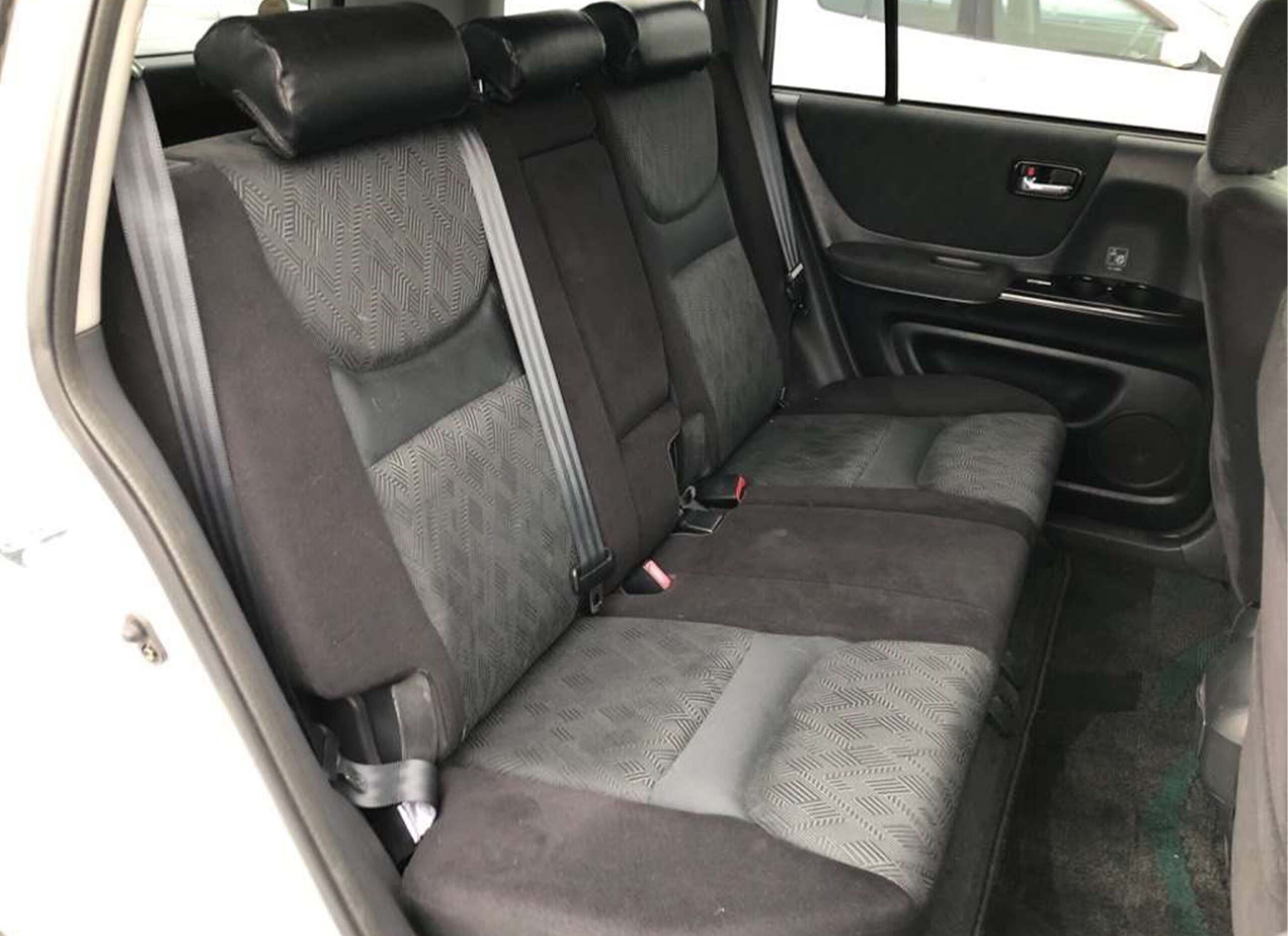 2000 Toyota Kluger image-6
