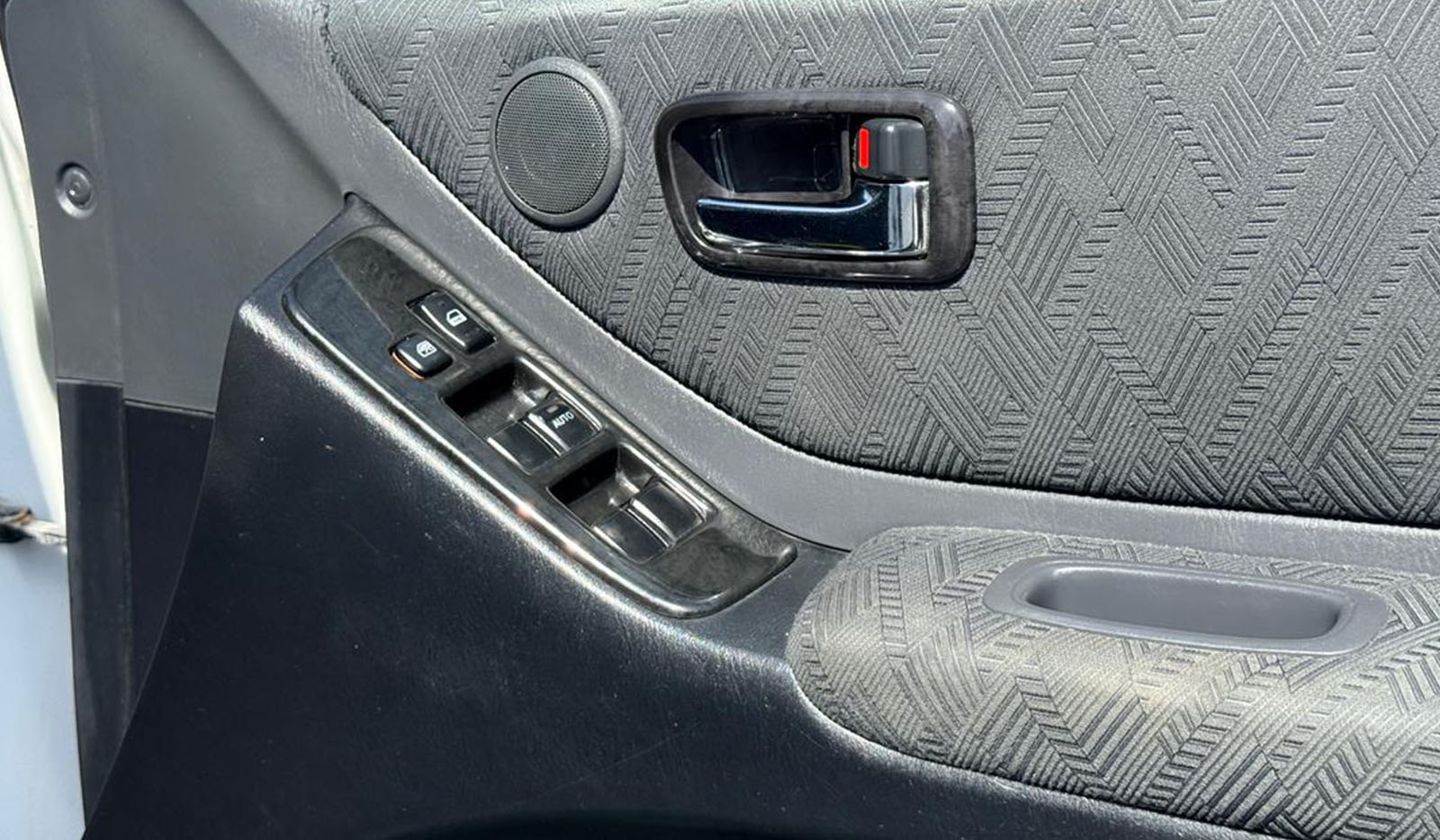 2000 Toyota Kluger image-10