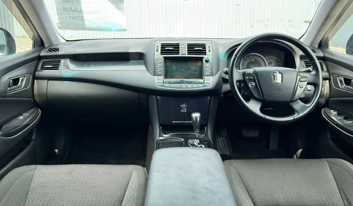 2009 Toyota Crown image-18