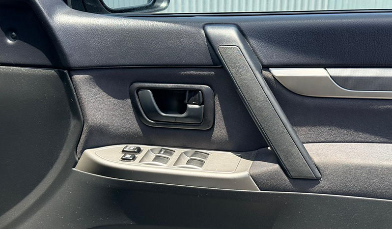 2013 Mitsubishi Pajero image-7