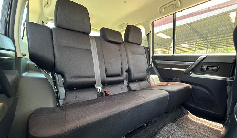 2013 Mitsubishi Pajero image-9