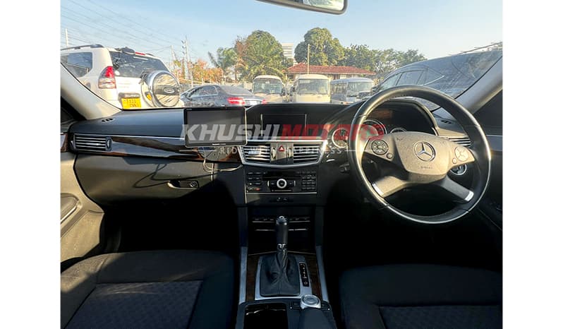 2010 Mercedes-Benz E-Class CGI Blue Efficiency E250 image-6