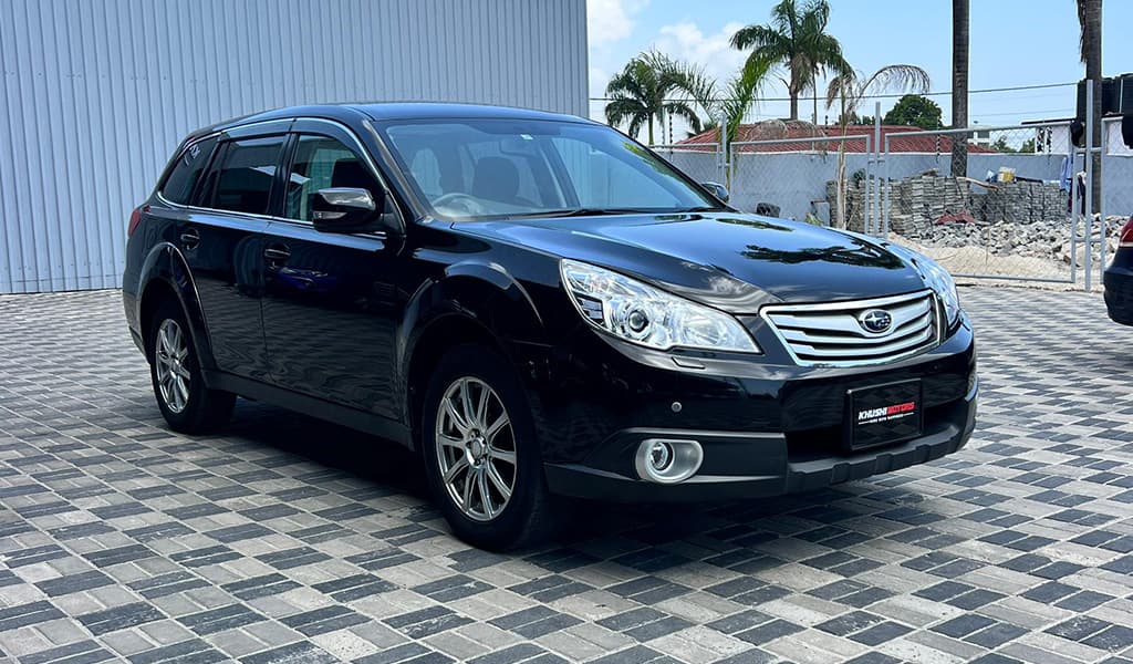 2010 Subaru Outback 2.5L image-1