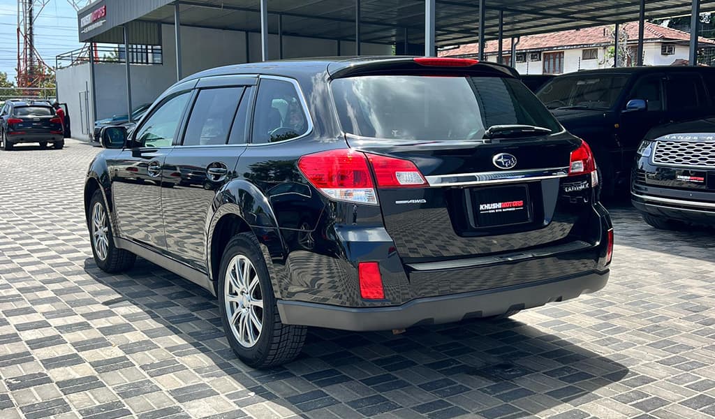2010 Subaru Outback 2.5L image-4
