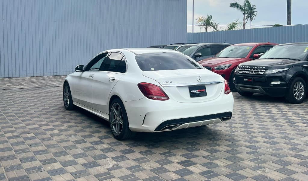2015 Mercedes-Benz C-Class Avantgarde AMG C200 image-16