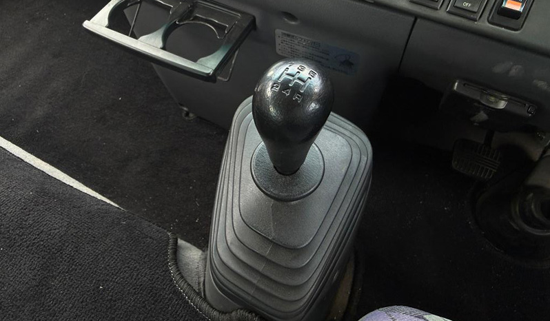 2002 Nissan Civilian image-9