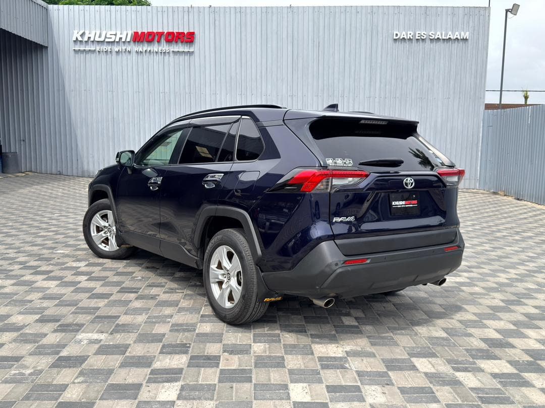 2020 Toyota RAV4 X image-4