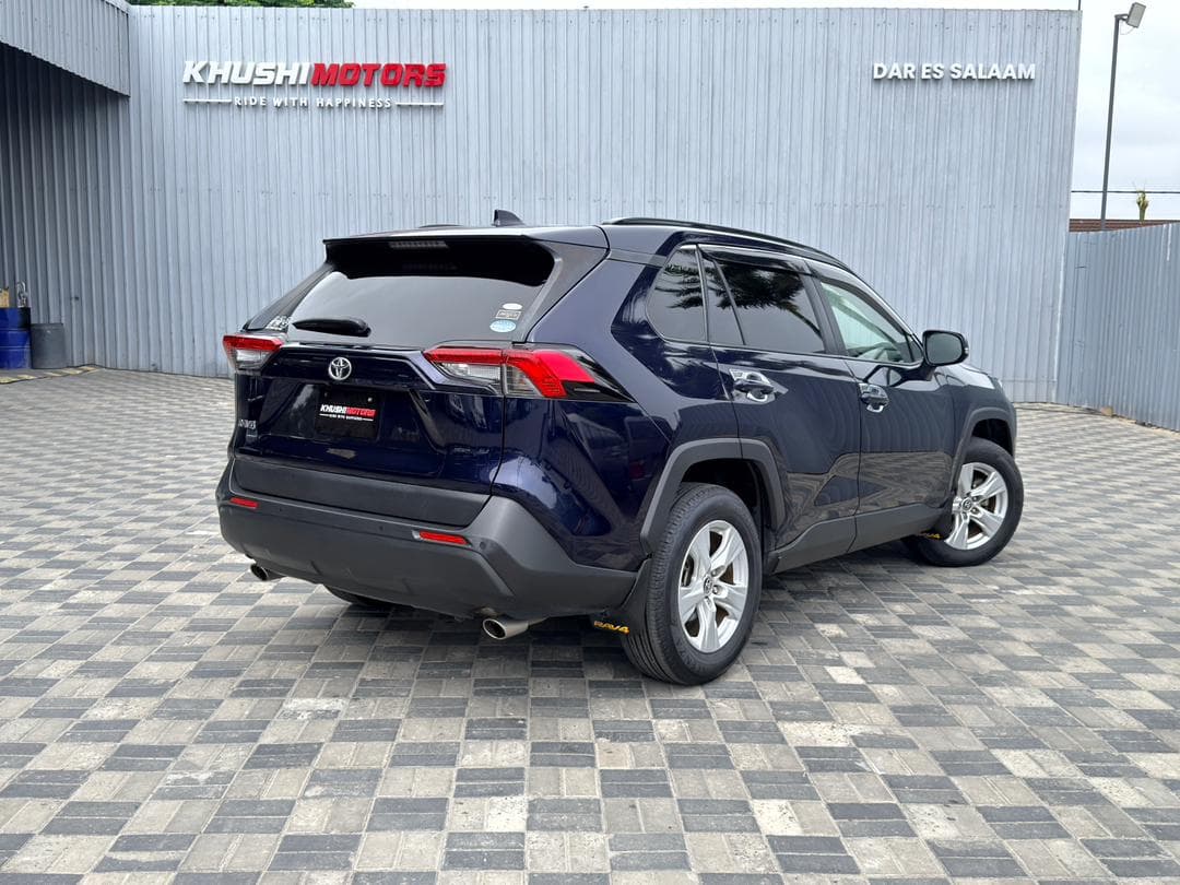 2020 Toyota RAV4 X image-6