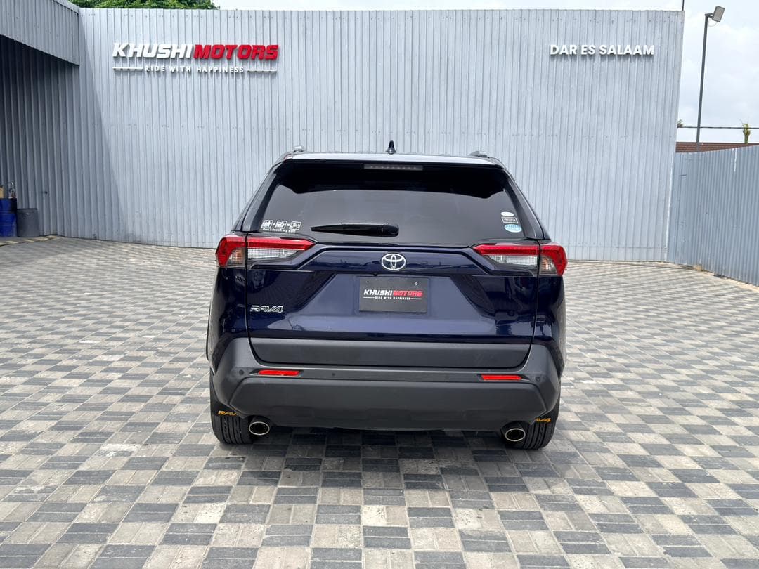 2020 Toyota RAV4 X image-5