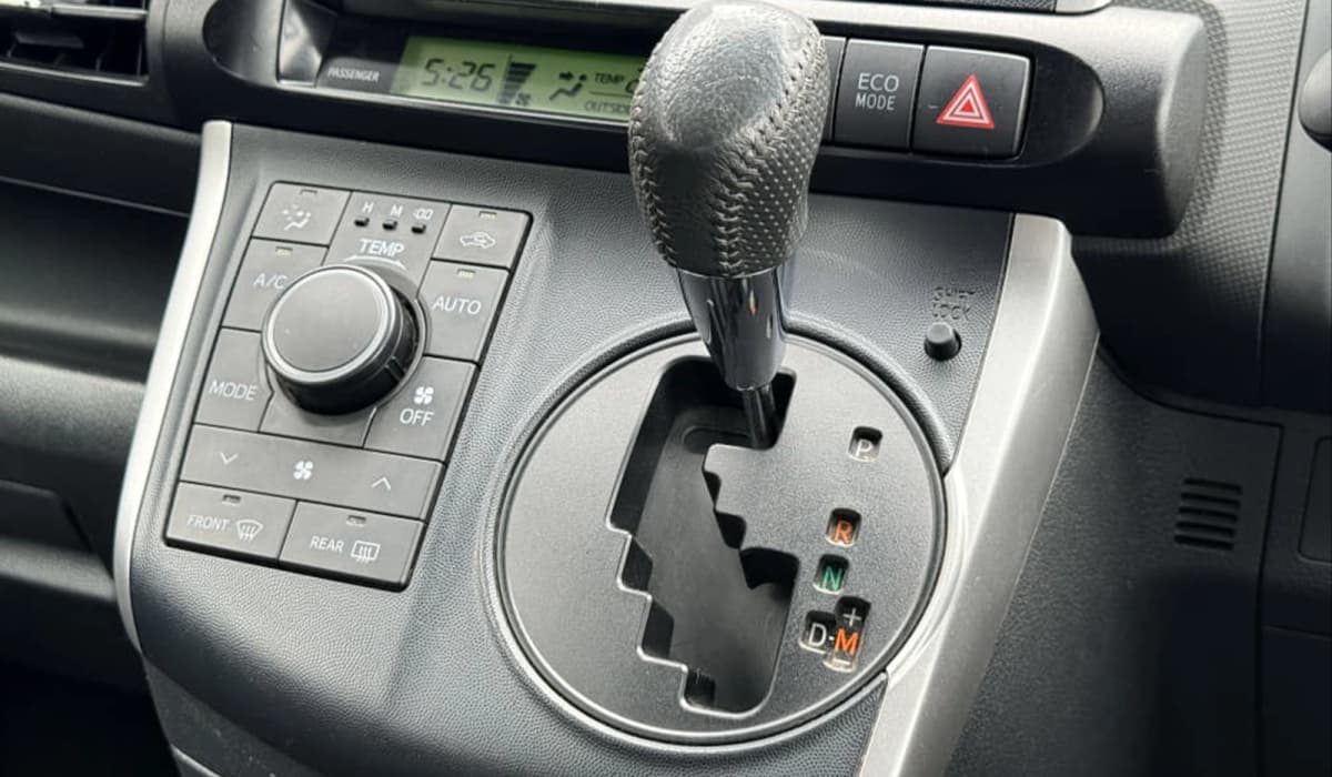 2010 Toyota Wish 1.8X Hid Selection image-9