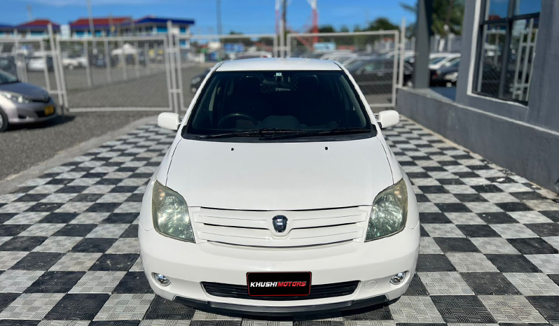 2003 Toyota IST image-1