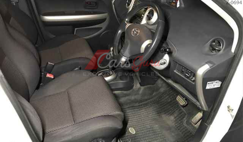 2003 Toyota IST image-4