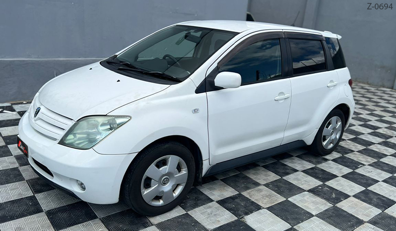 2003 Toyota IST image-8
