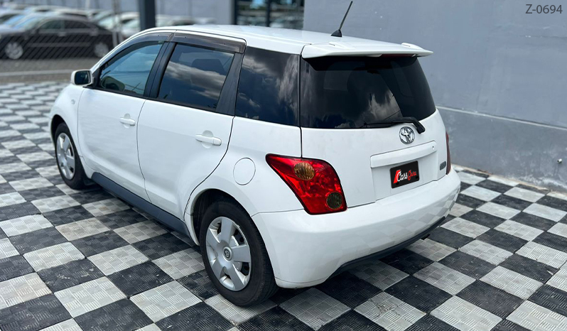 2003 Toyota IST image-10