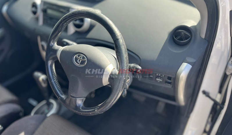 2003 Toyota IST image-20