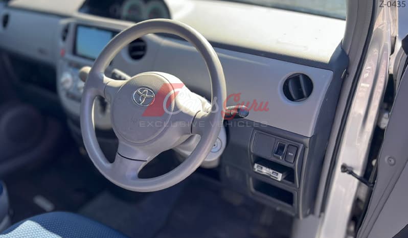 2003 Toyota Sienta image-2