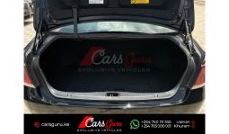 
Toyota Crown Athlete 2015 full									