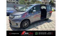 Honda Freed Spike 2015 full