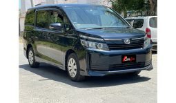 TOYOTA VOXY 2015 full