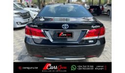 
Toyota Crown Athlete 2015 full									