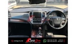 
Toyota Crown Athlete 2015 full									