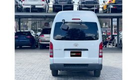TOYOTA HIACE VAN 2016