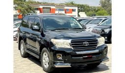 Toyota Land Cruiser V8 2011 full