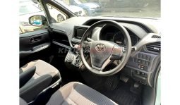 
Toyota Voxy 2015 full									