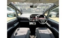 
Toyota Voxy 2015 full									