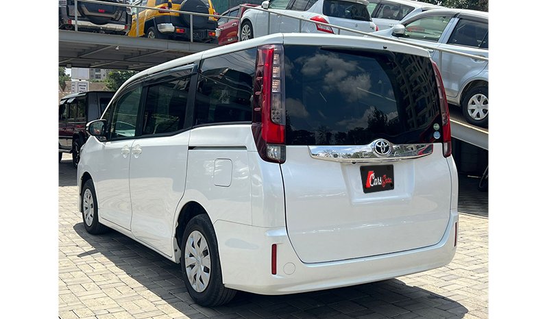 Toyota Noah 2016