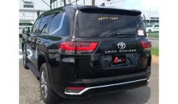 Toyota Land Cruiser ZX 2023 full