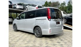 Toyota Noah 2016