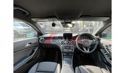 Mercedes Benz A180 2016 full