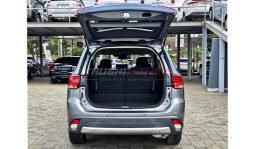 
Mitsubishi Outlander 2017 full									