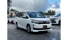 Toyota Voxy 2016