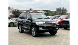 Toyota Land Cruiser ZX V8 2017 full