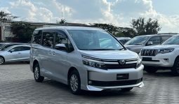 Toyota Voxy 2017 full