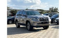 
Toyota Land Cruiser Prado VXL 2023 full									