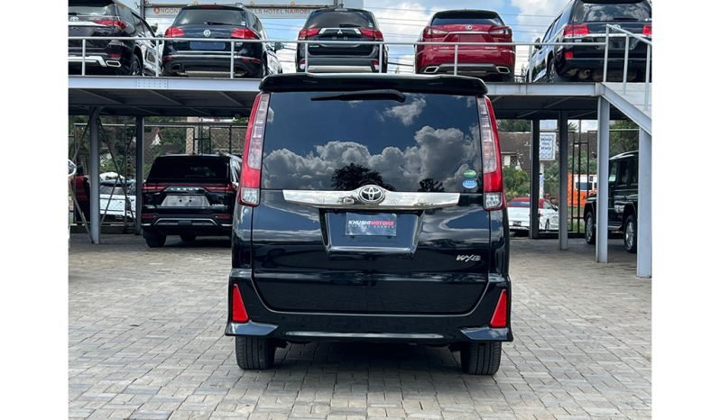 
Toyota NOAH 2017 full									